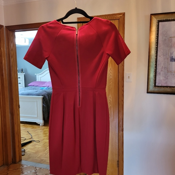 Classy dress - Picture 2 of 2